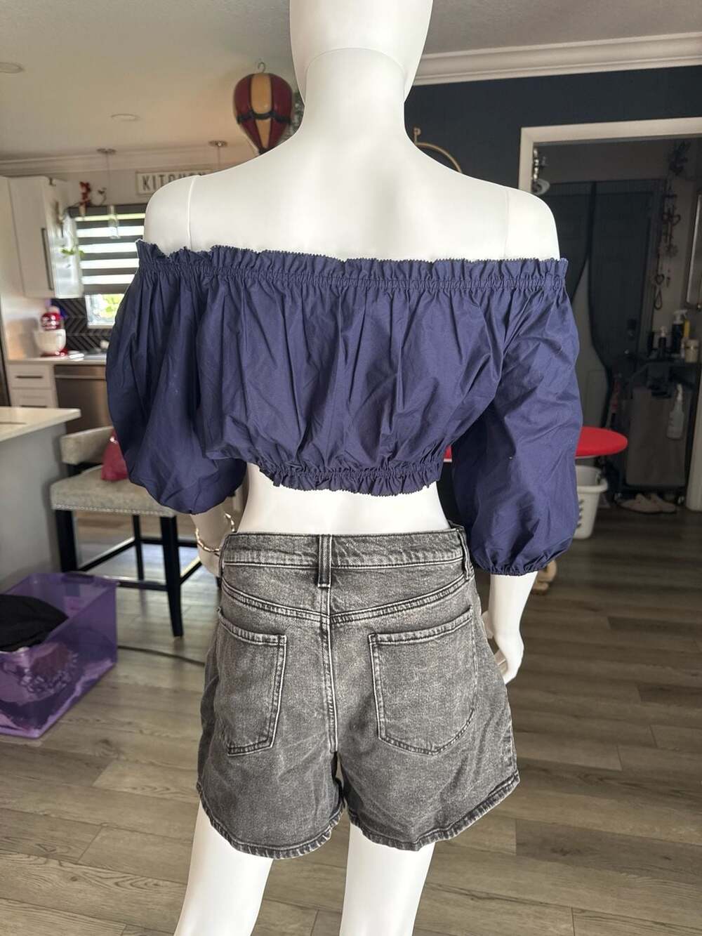 Cara Cara Dana Off-The-Shoulder Navy Puff Sleeve Crop Top